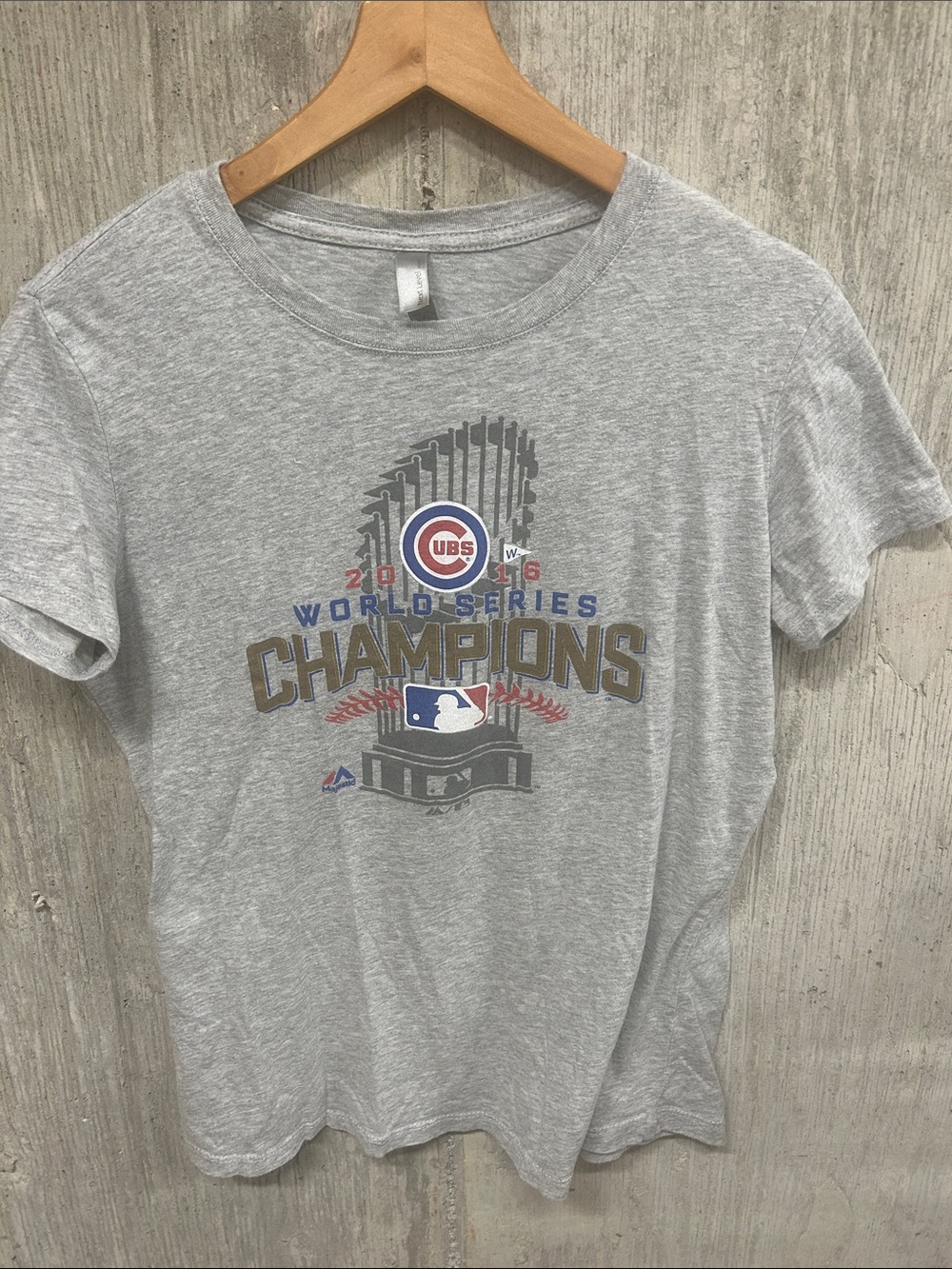 Next Level Women’s Gray Chicago Cubs World Series Graphic Crew Neck Tee XL